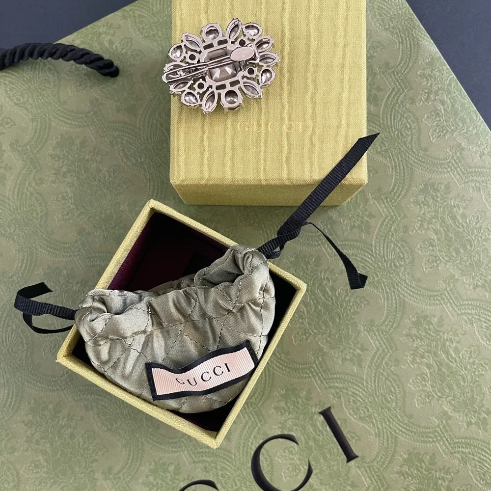New GUCCI CRYSTAL INTERLOCKING G HAIR CLIP💚🌟
